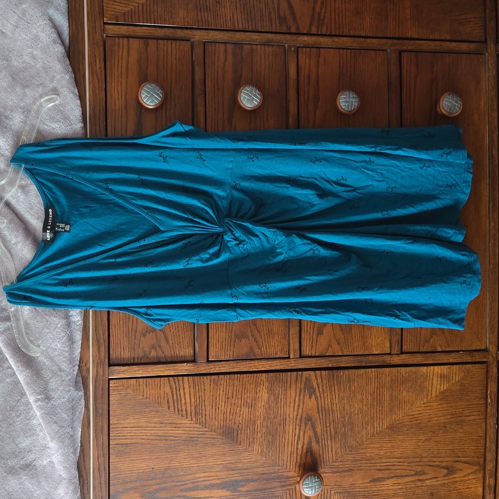 LOVE &LEGEND sleeveless tee with knot detail. Women's 1X